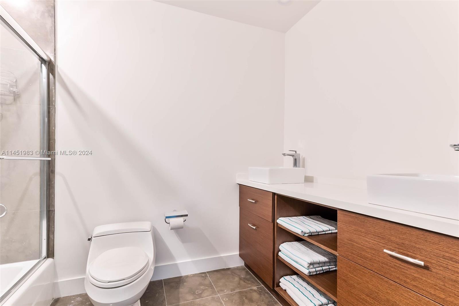 THREE TEQUESTA POINT COND - Residential