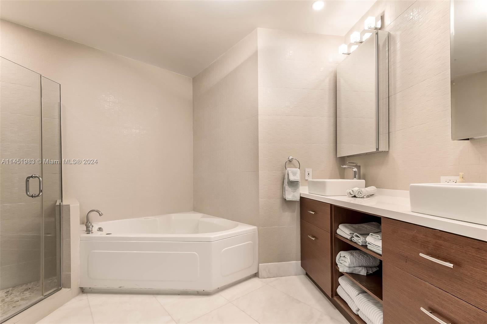 THREE TEQUESTA POINT COND - Residential