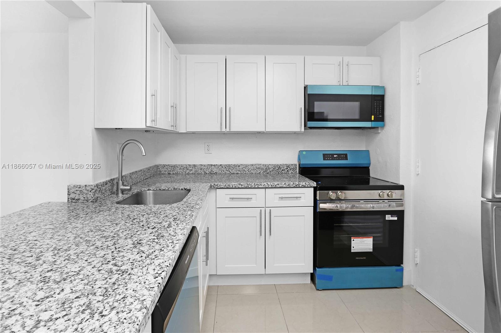 DADELAND PLACE CONDO - Residential