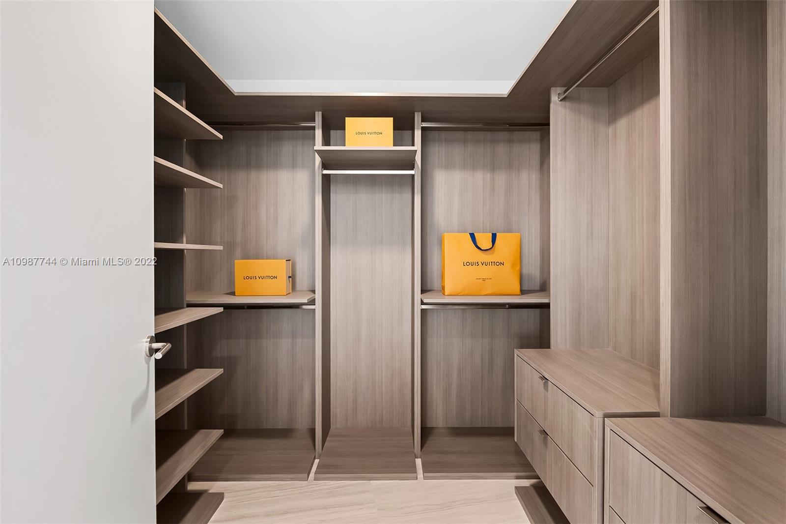 PARAMOUNT MIAMI - Residential