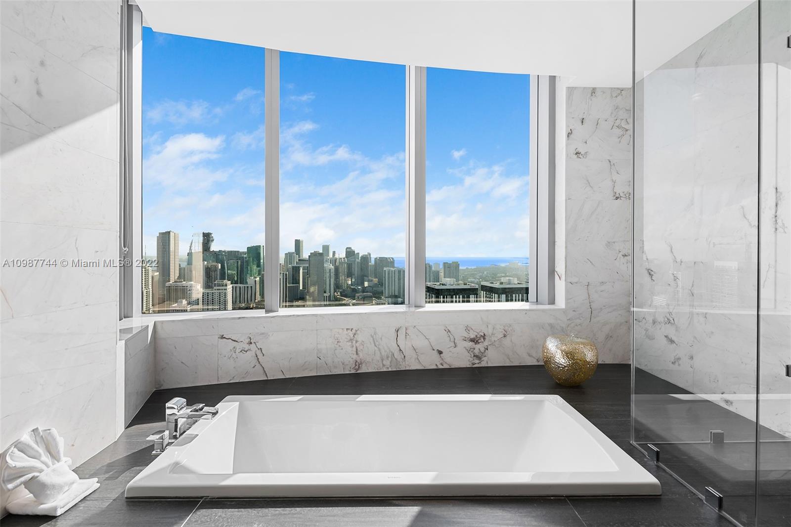 PARAMOUNT MIAMI - Residential