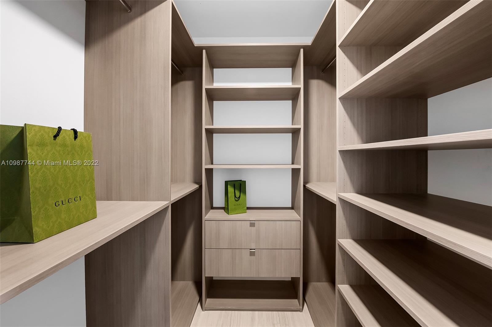 PARAMOUNT MIAMI - Residential