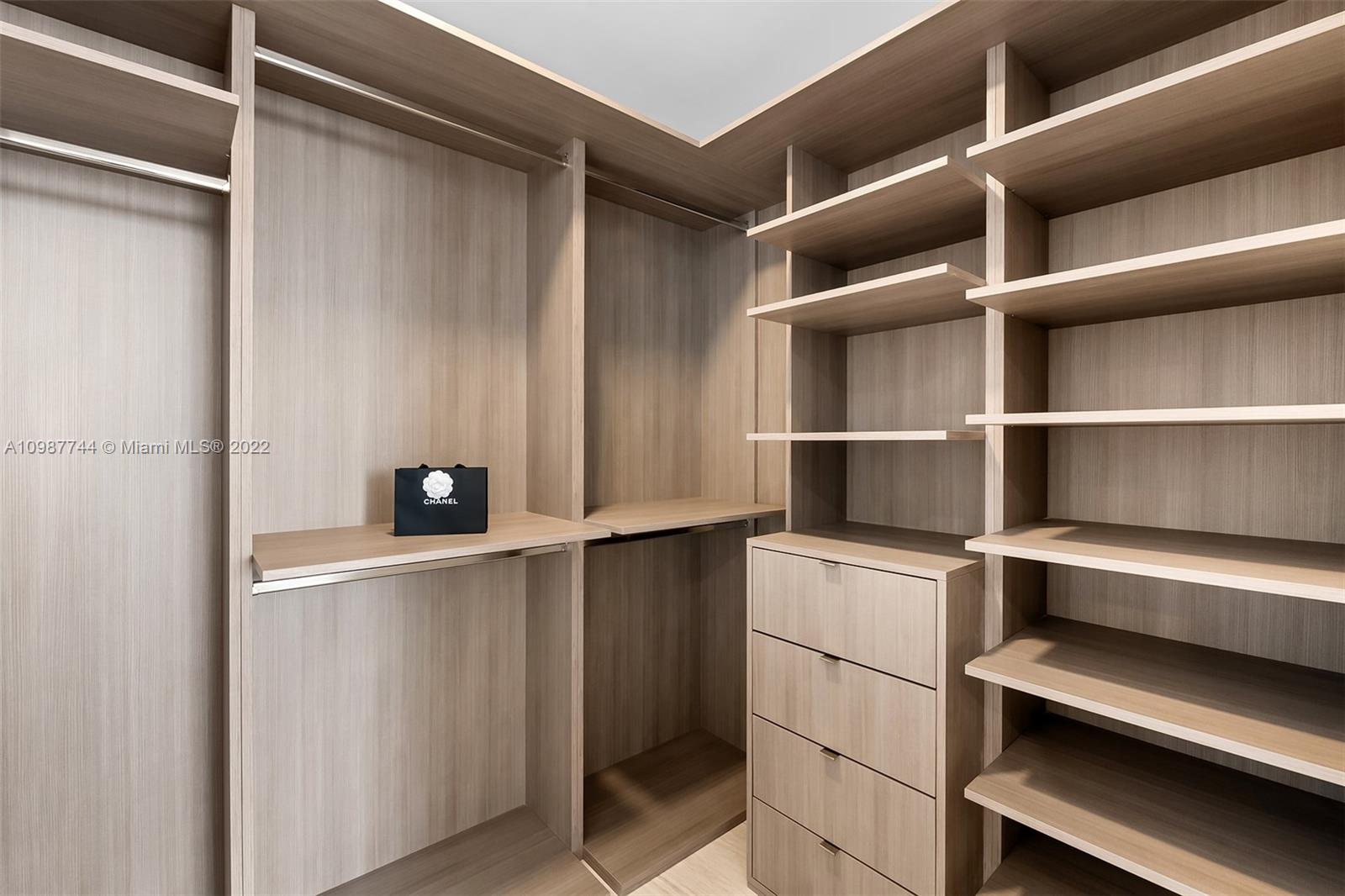 PARAMOUNT MIAMI - Residential