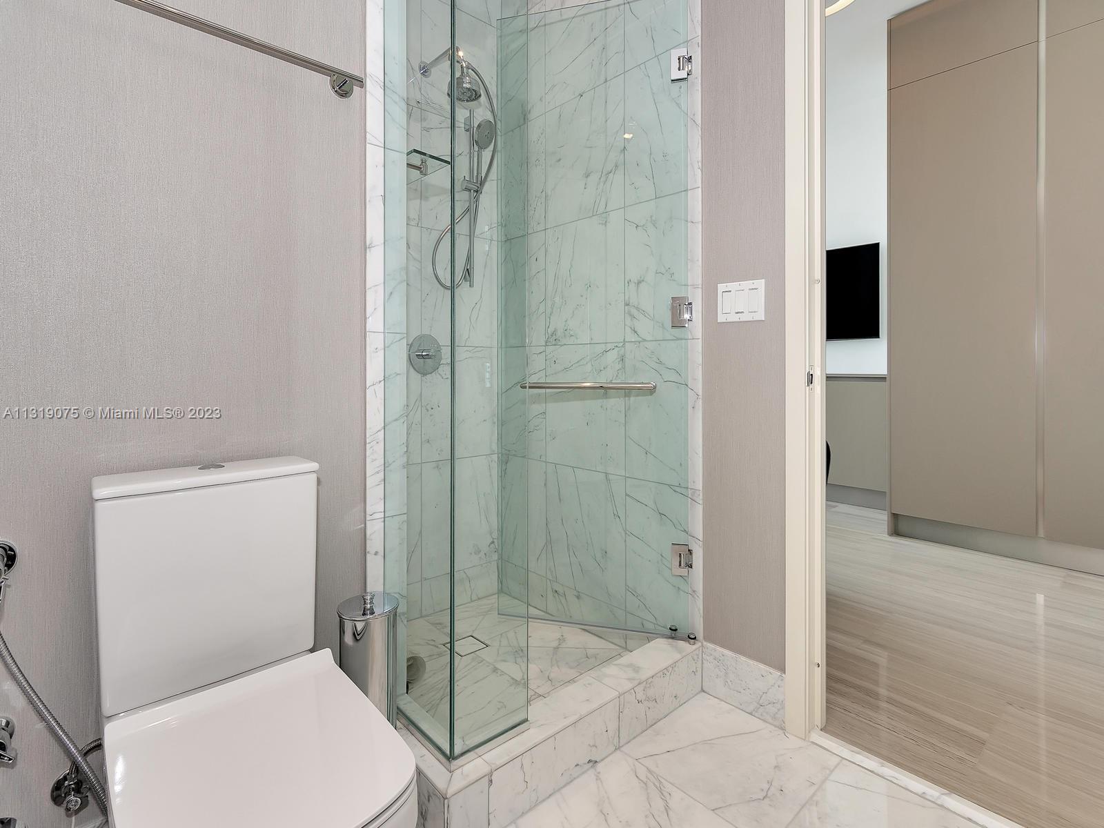 JADE SIGNATURE CONDO - Residential