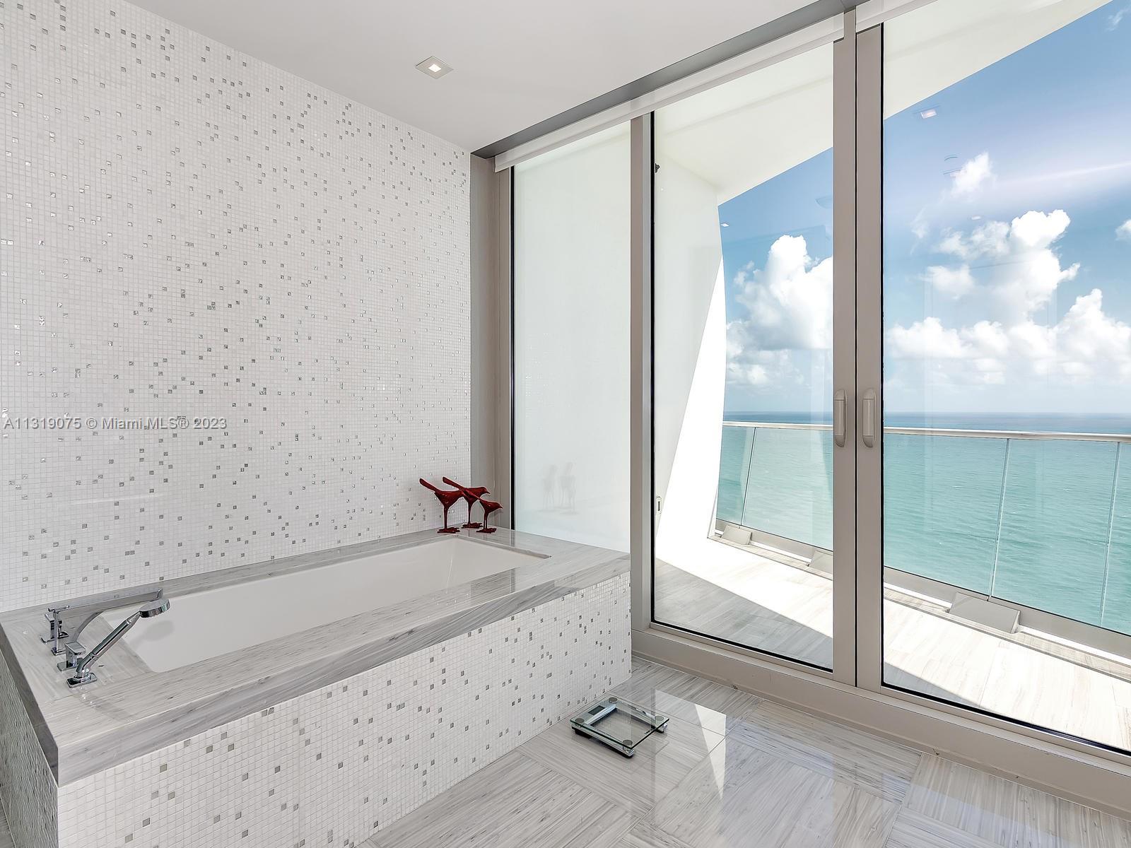 JADE SIGNATURE CONDO - Residential