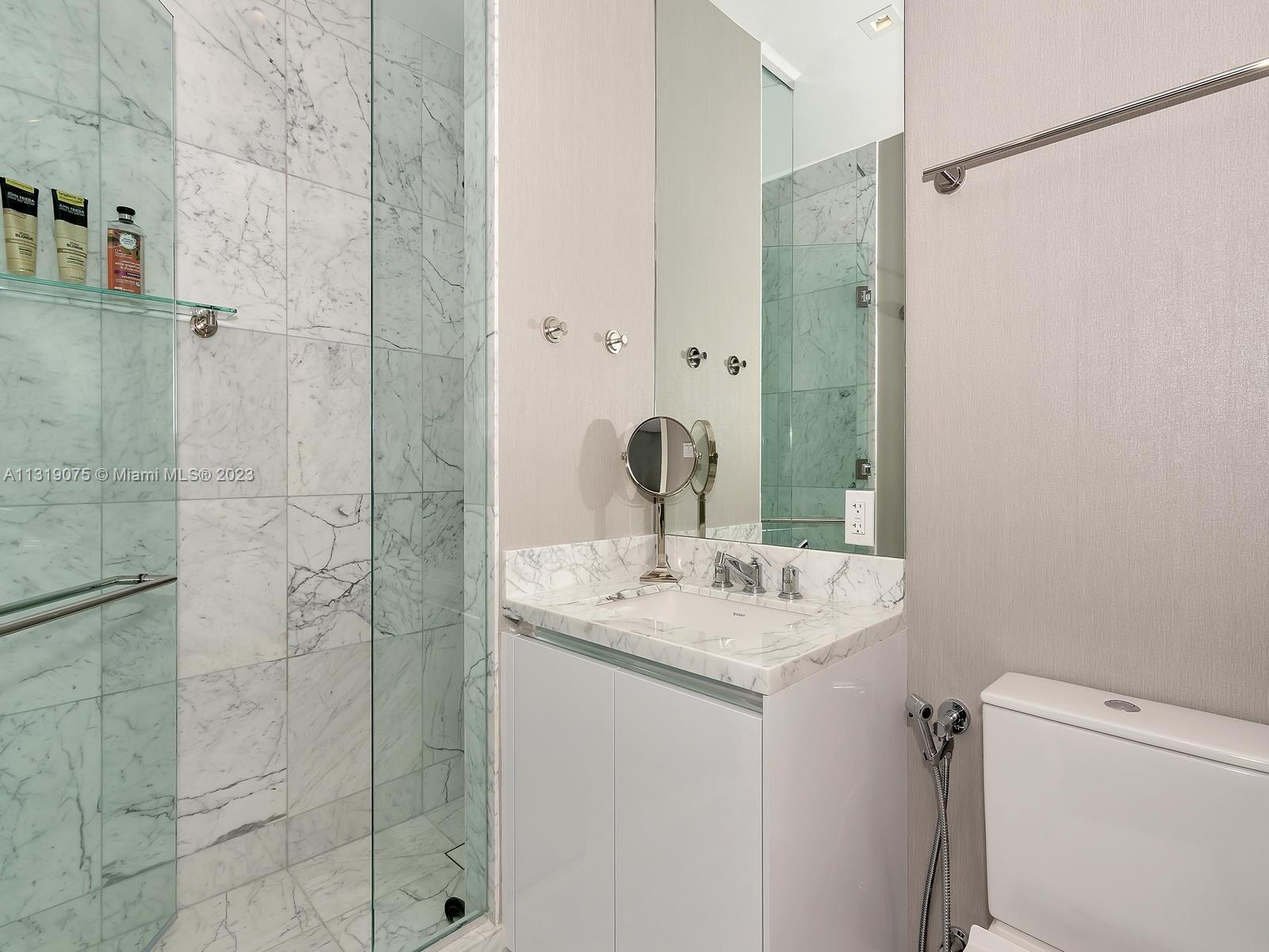 JADE SIGNATURE CONDO - Residential