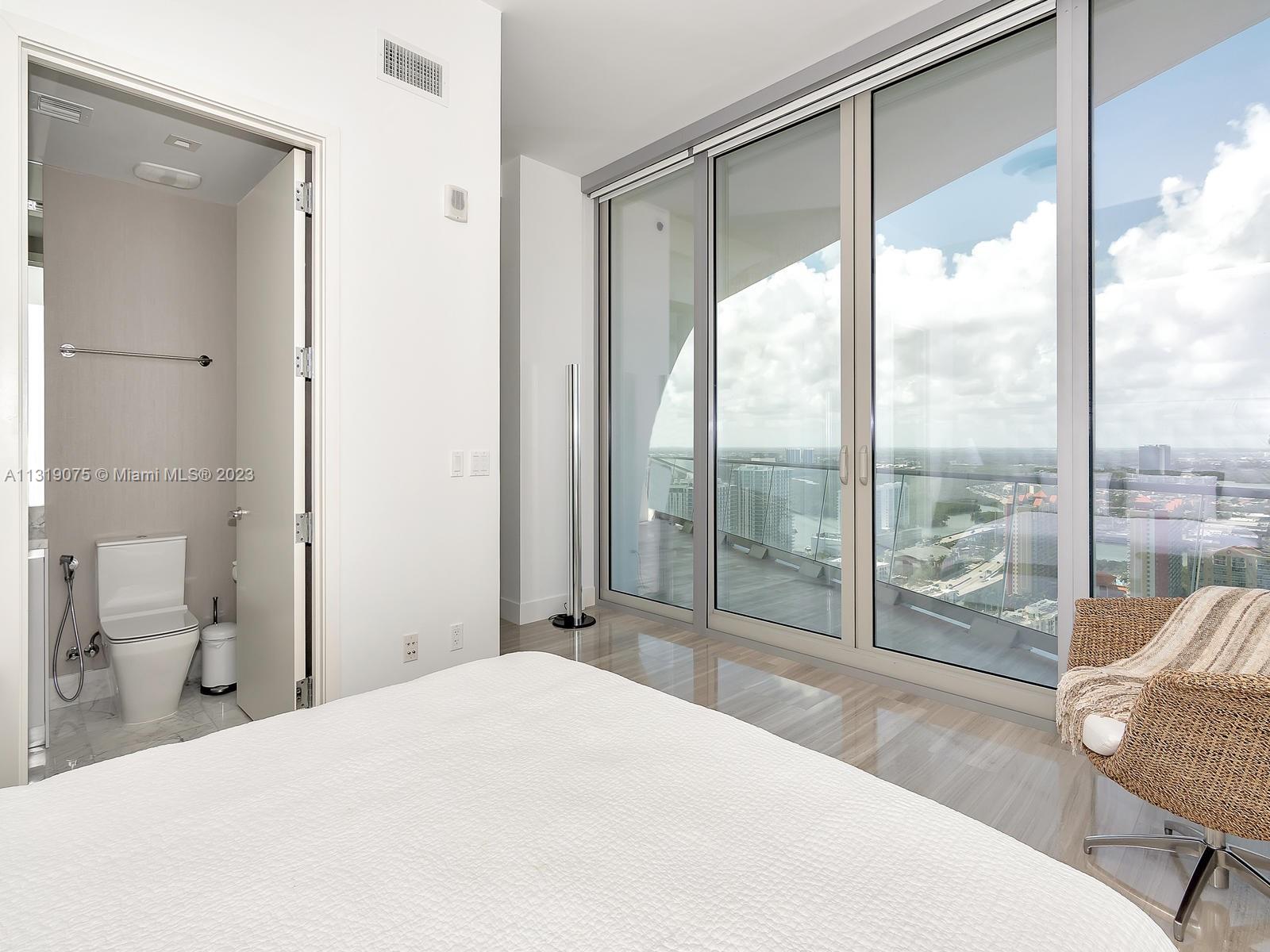 JADE SIGNATURE CONDO - Residential