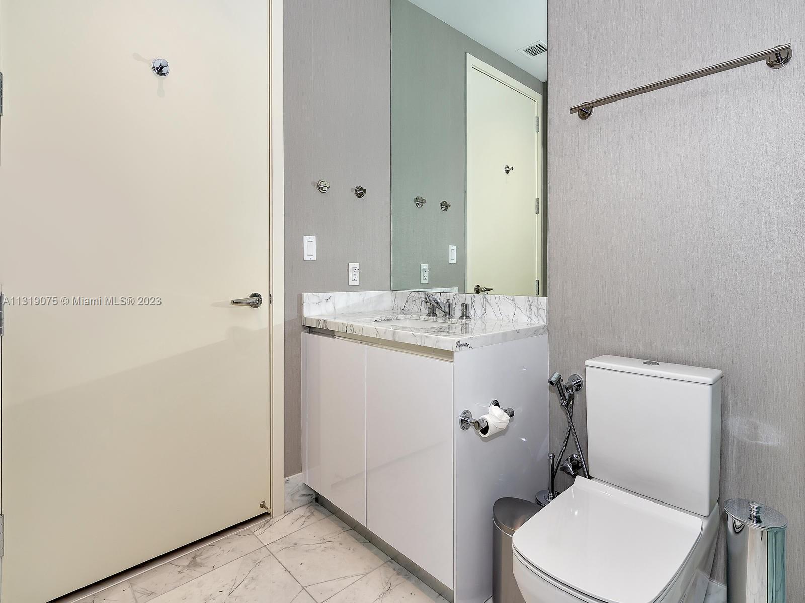 JADE SIGNATURE CONDO - Residential