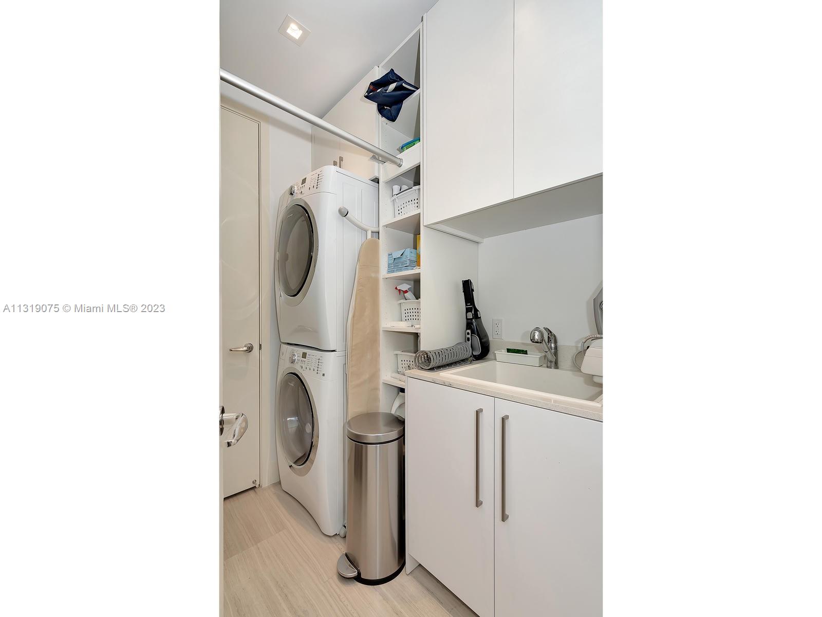 JADE SIGNATURE CONDO - Residential