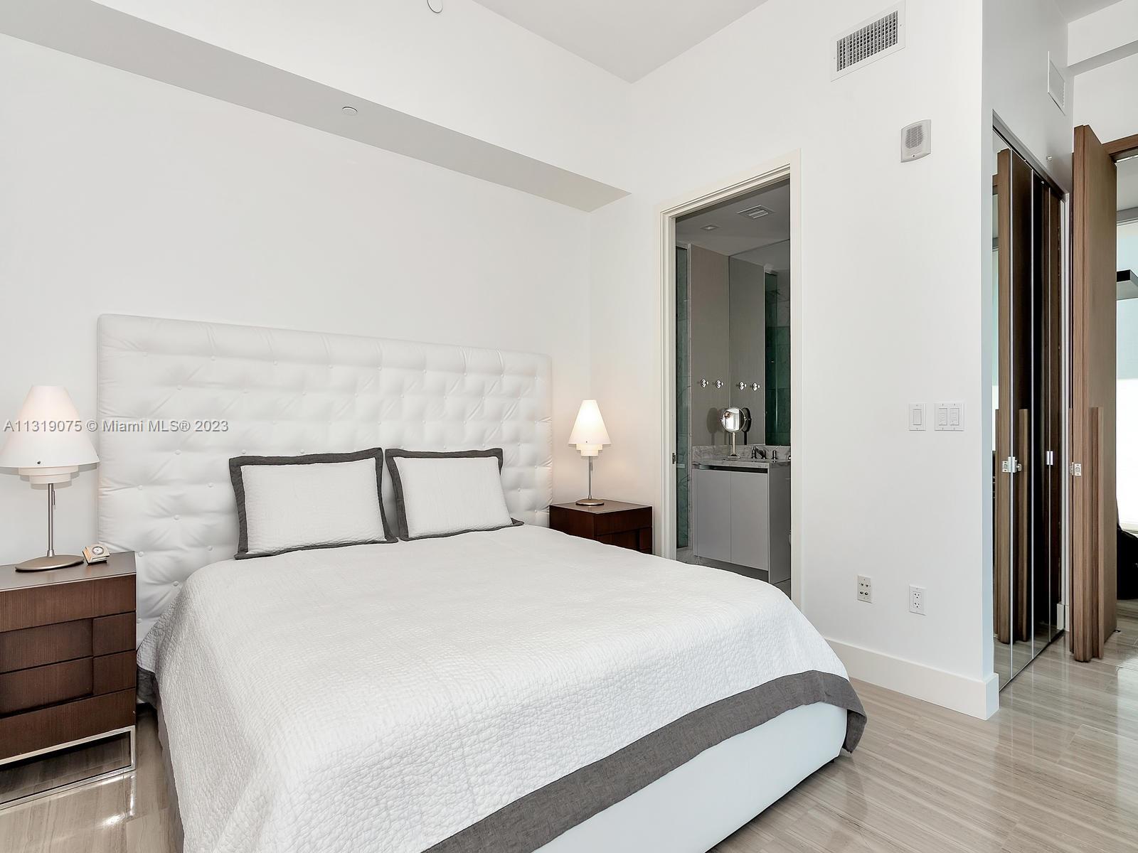 JADE SIGNATURE CONDO - Residential