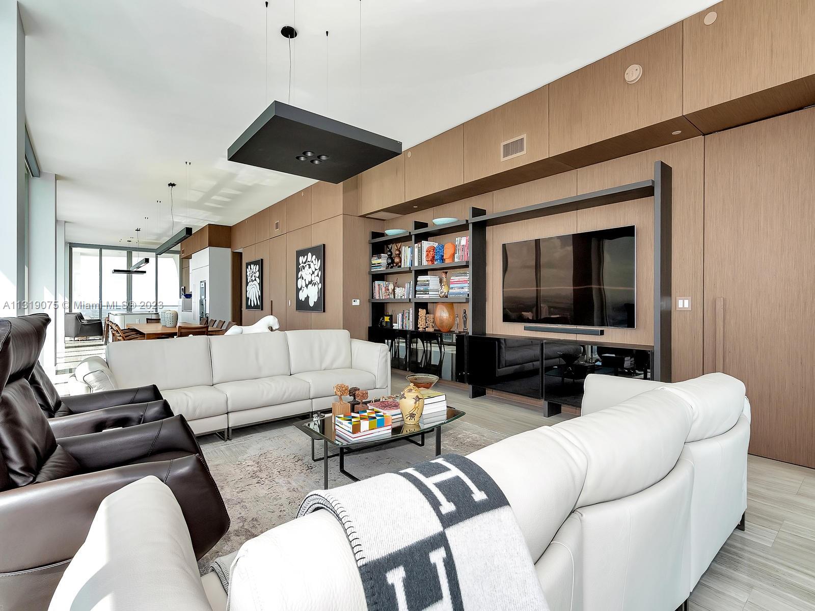 JADE SIGNATURE CONDO - Residential