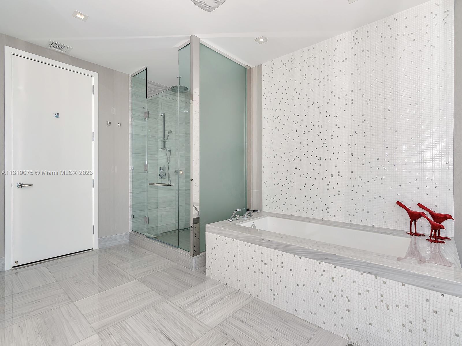 JADE SIGNATURE CONDO - Residential