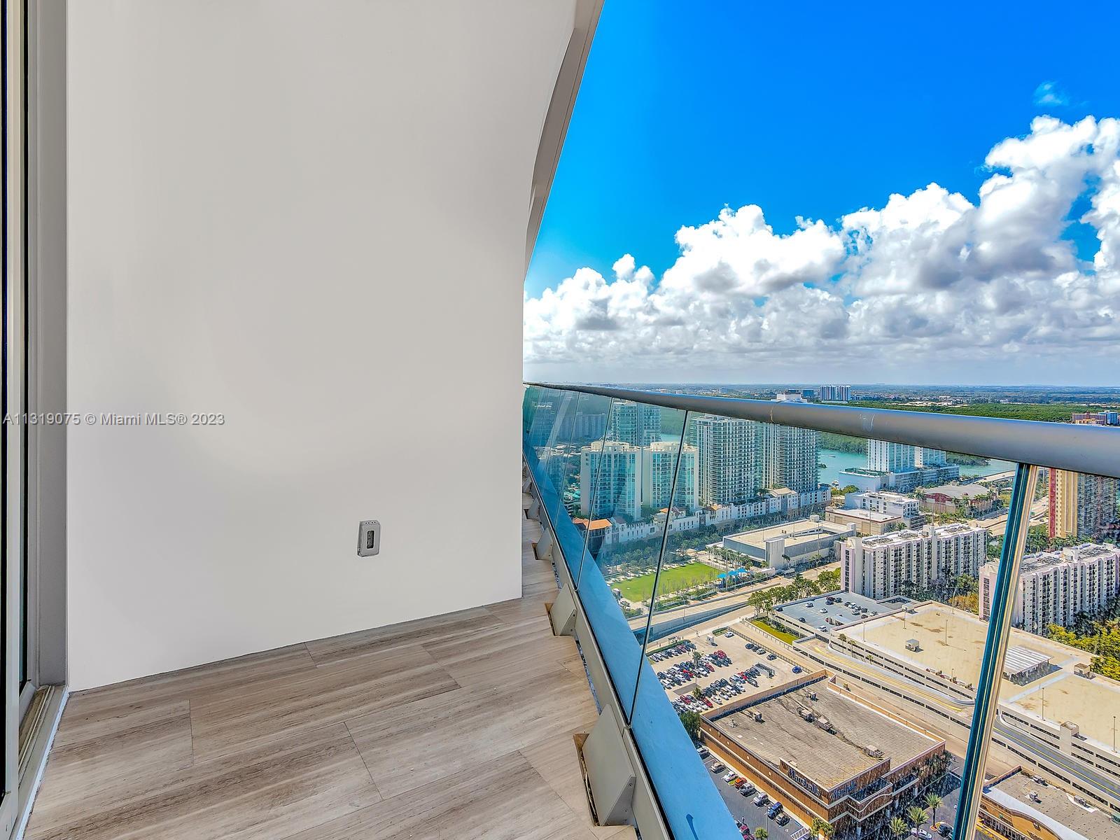 JADE SIGNATURE CONDO - Residential