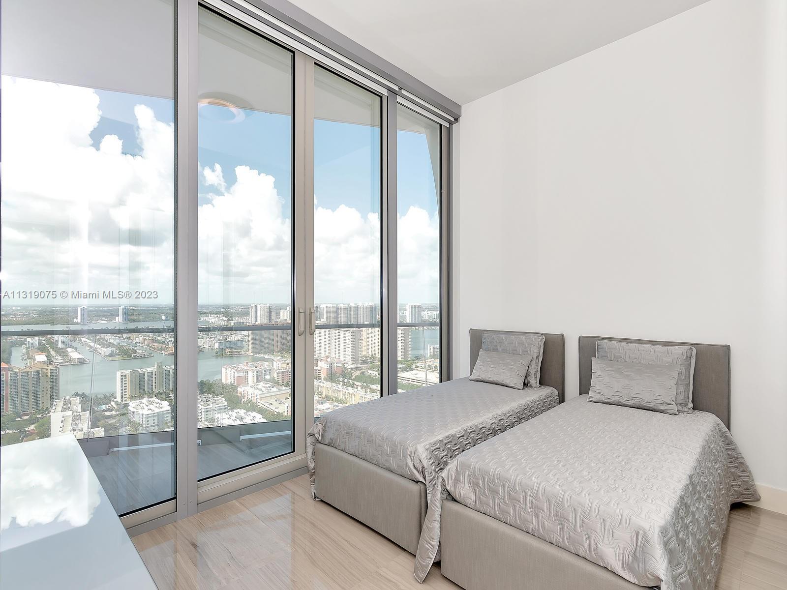 JADE SIGNATURE CONDO - Residential