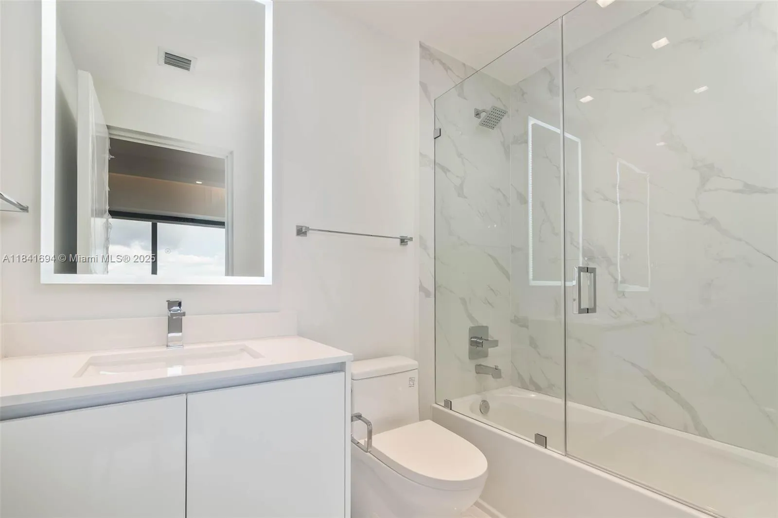 Miami, Florida 33137, United States, 3 Bedrooms Bedrooms, ,4 BathroomsBathrooms,Residential,Active,173306