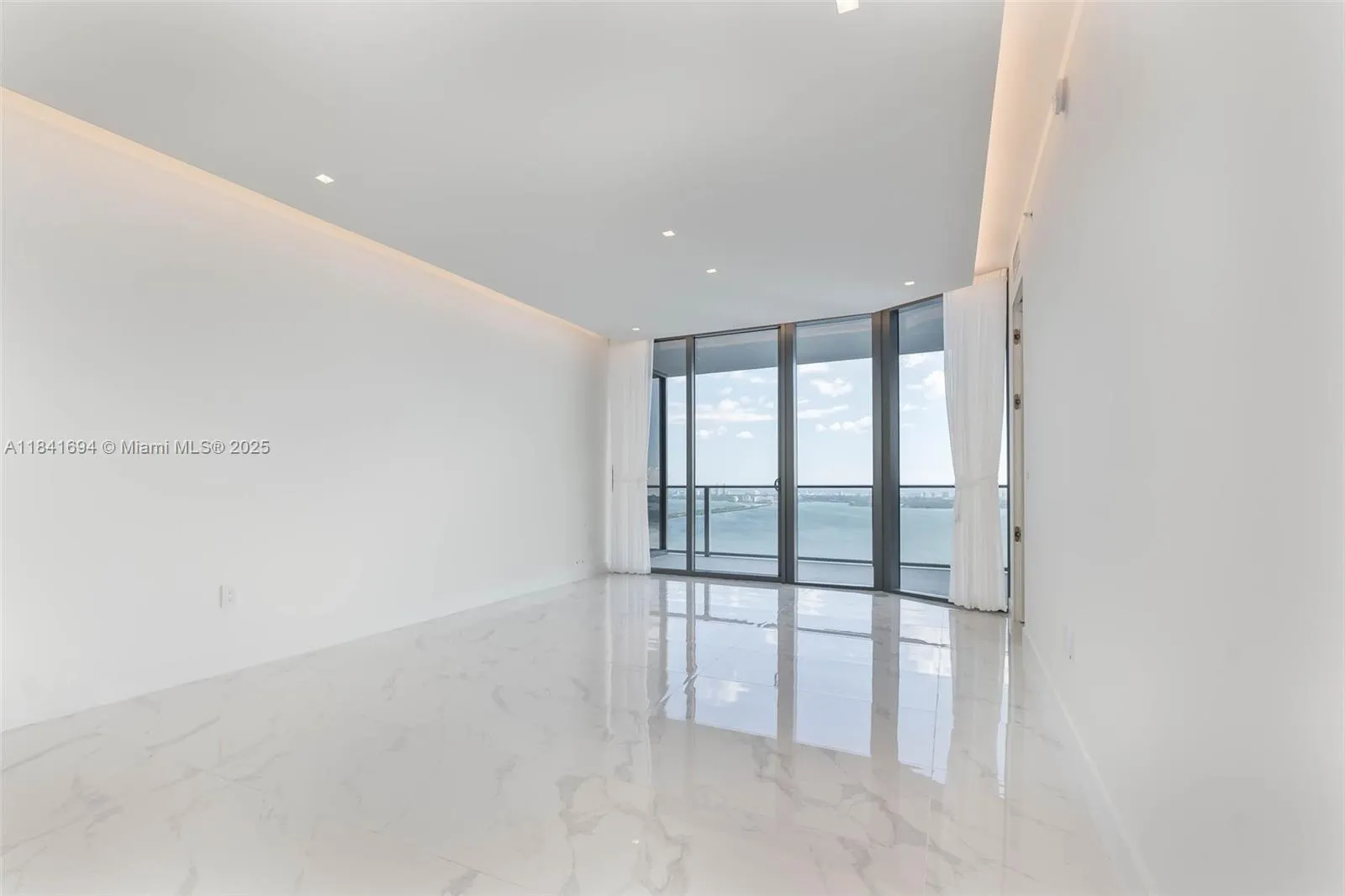 Miami, Florida 33137, United States, 3 Bedrooms Bedrooms, ,4 BathroomsBathrooms,Residential,Active,173306