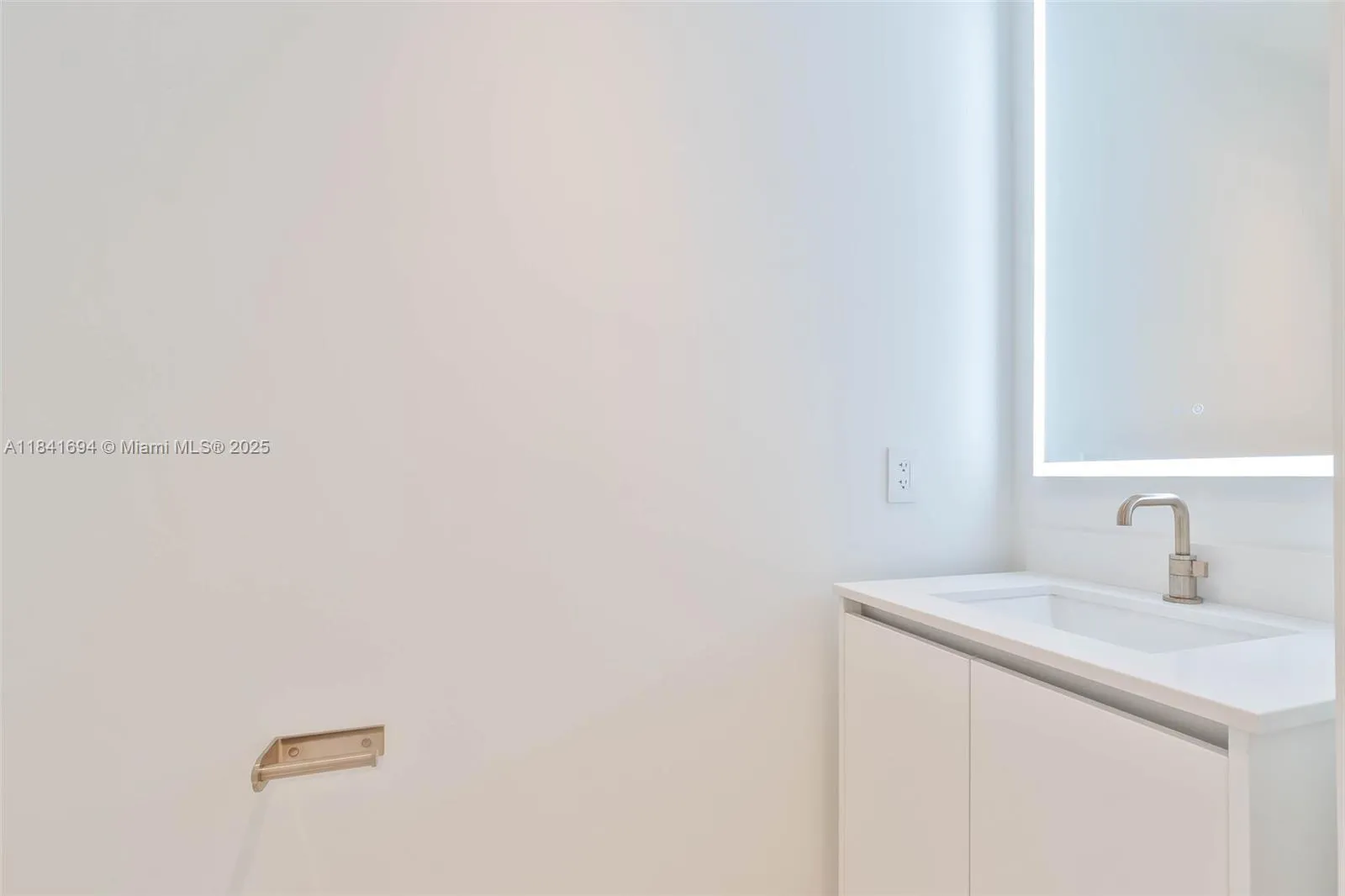 Miami, Florida 33137, United States, 3 Bedrooms Bedrooms, ,4 BathroomsBathrooms,Residential,Active,173306