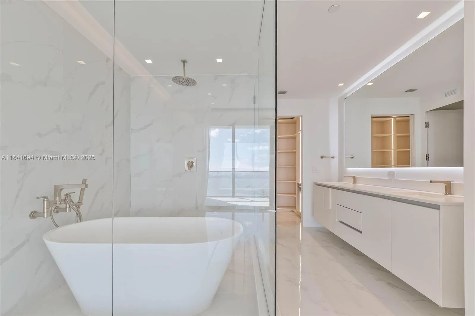 Miami, Florida 33137, United States, 3 Bedrooms Bedrooms, ,4 BathroomsBathrooms,Residential,Active,173306