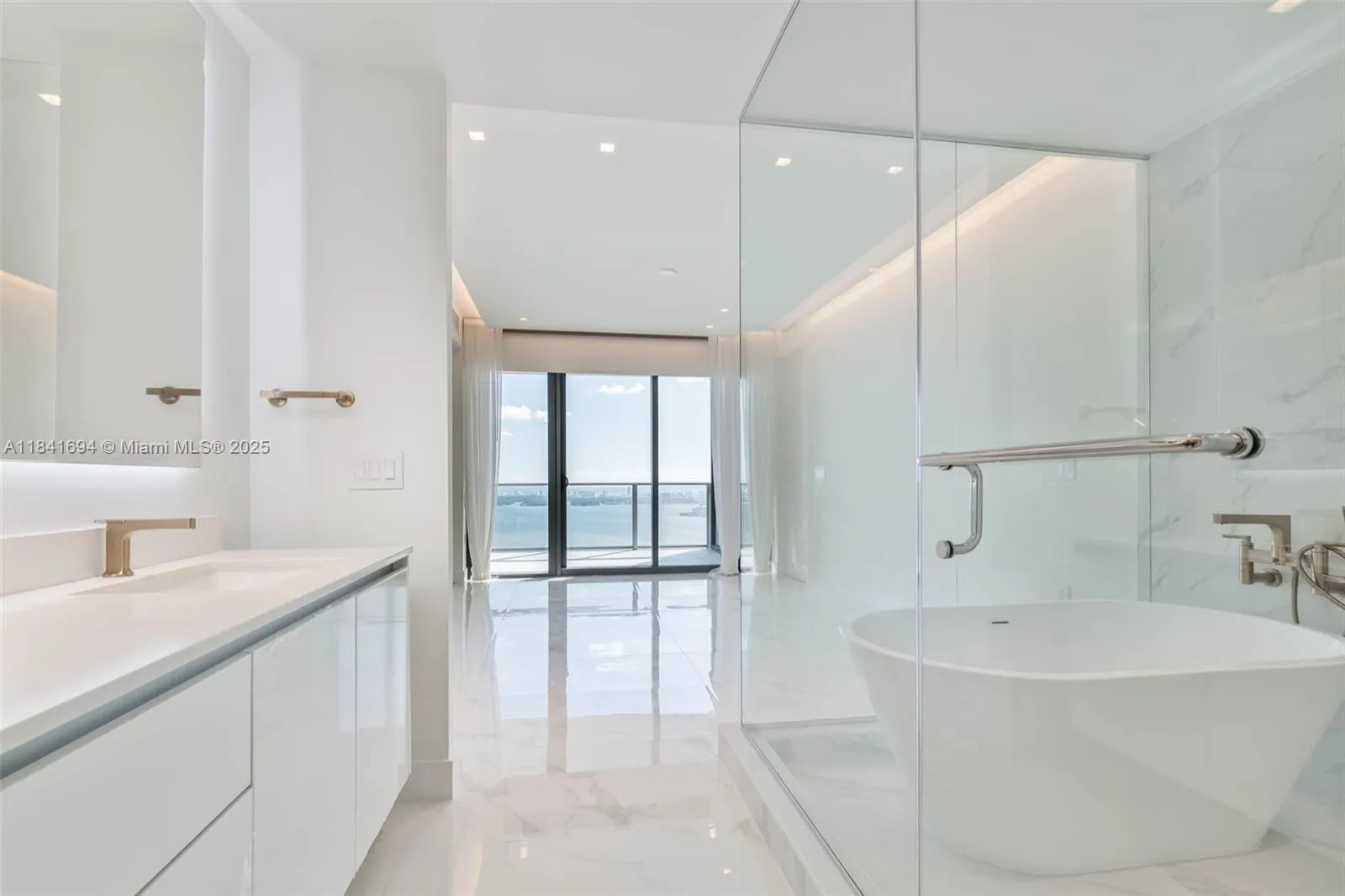 Miami, Florida 33137, United States, 3 Bedrooms Bedrooms, ,4 BathroomsBathrooms,Residential,Active,173306