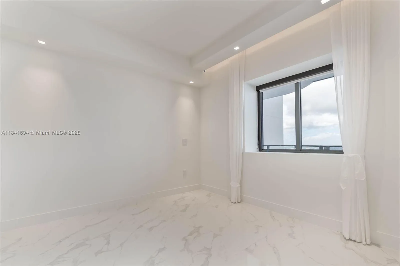 Miami, Florida 33137, United States, 3 Bedrooms Bedrooms, ,4 BathroomsBathrooms,Residential,Active,173306