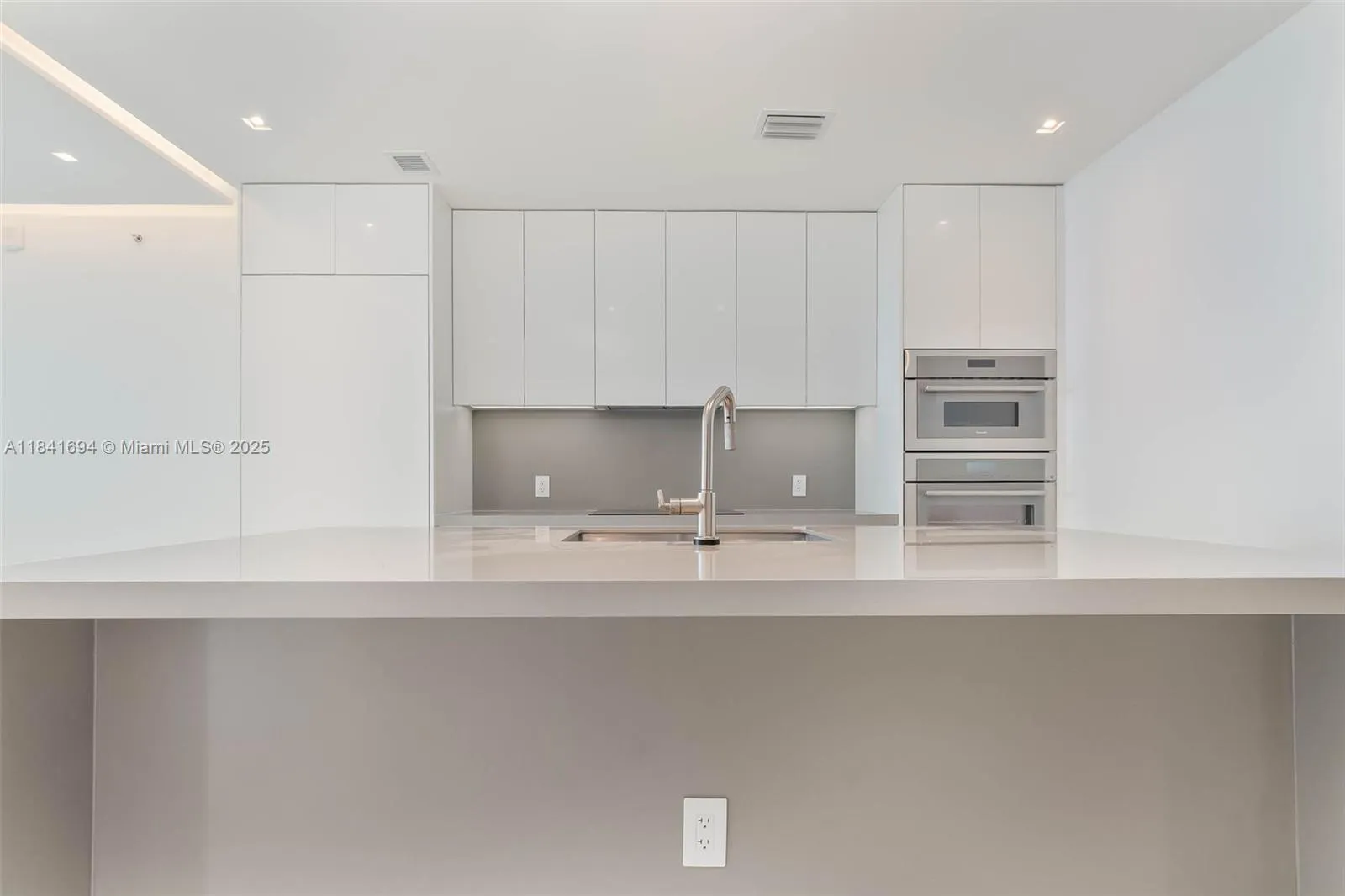 Miami, Florida 33137, United States, 3 Bedrooms Bedrooms, ,4 BathroomsBathrooms,Residential,Active,173306