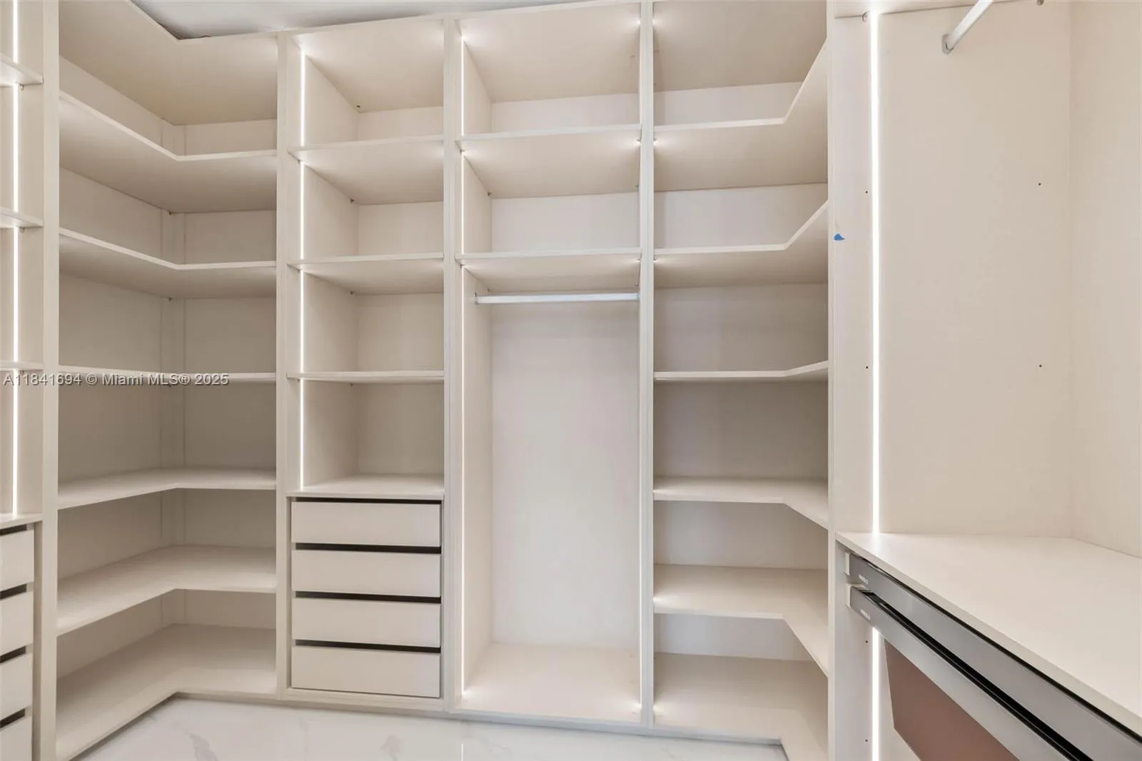 Miami, Florida 33137, United States, 3 Bedrooms Bedrooms, ,4 BathroomsBathrooms,Residential,Active,173306