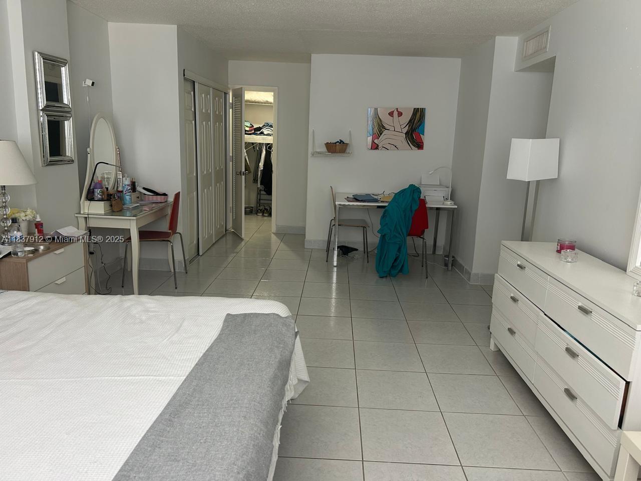 PLAZA TOWERS SOUTH CONDO - Residential