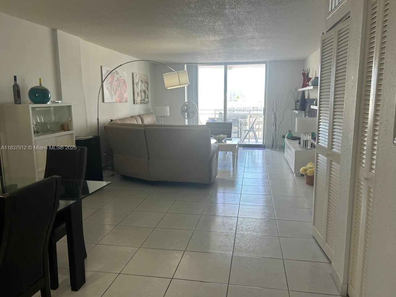 PLAZA TOWERS SOUTH CONDO - Residential