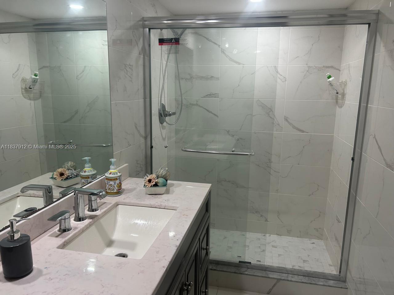 PLAZA TOWERS SOUTH CONDO - Residential