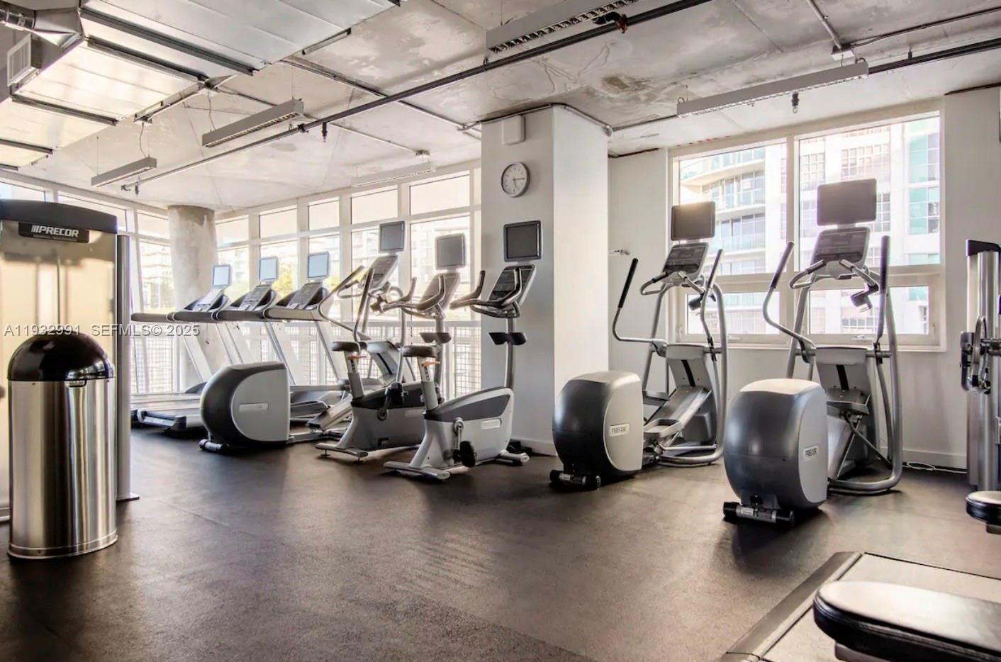 MIDBLOCK MIAMI CONDO - Residential Lease