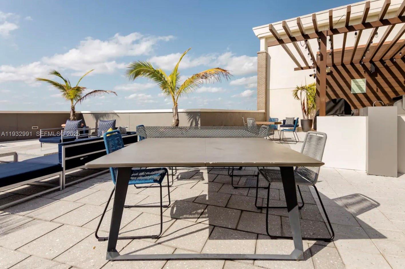 MIDBLOCK MIAMI CONDO - Residential Lease