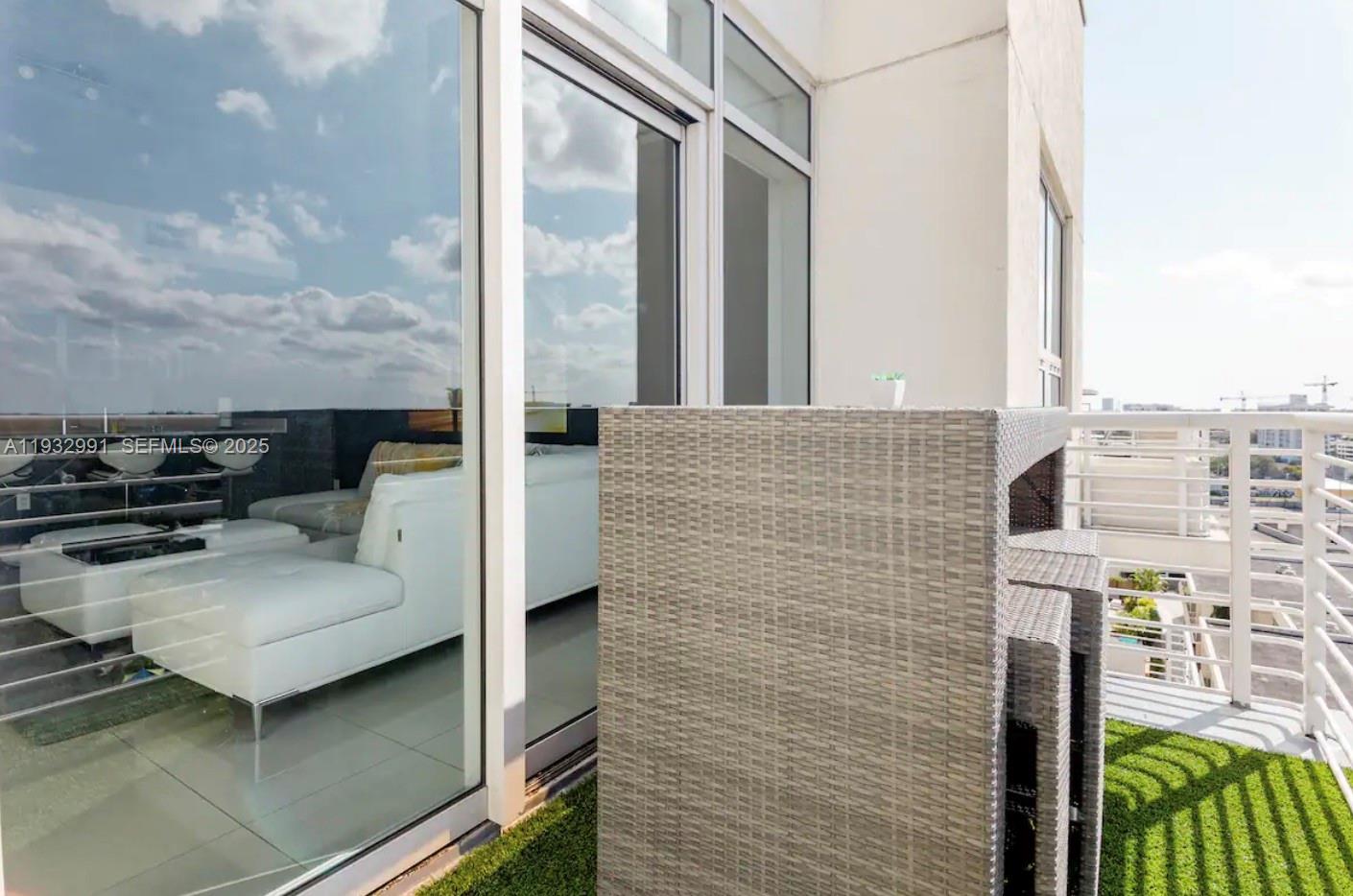 MIDBLOCK MIAMI CONDO - Residential Lease