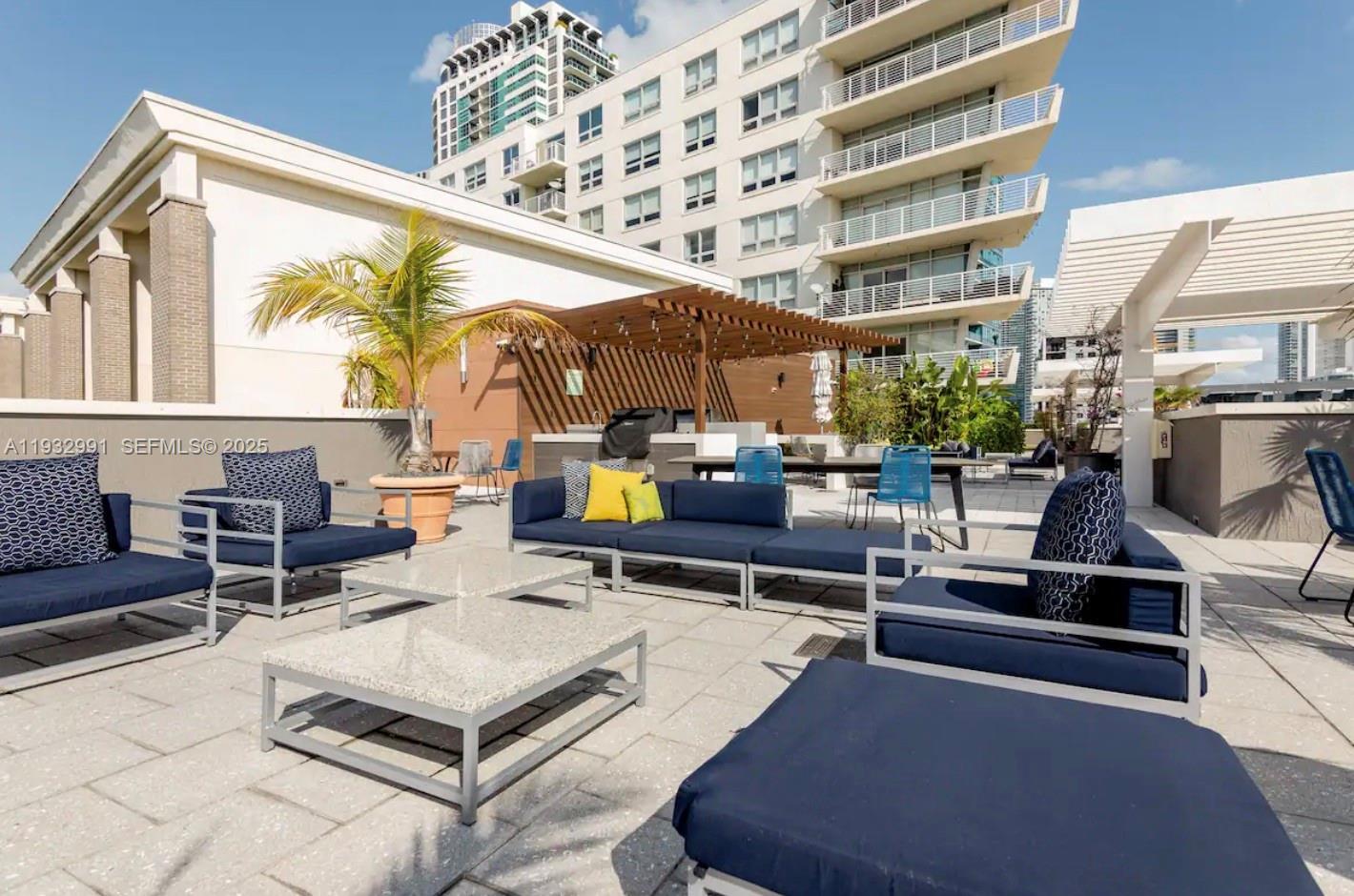 MIDBLOCK MIAMI CONDO - Residential Lease