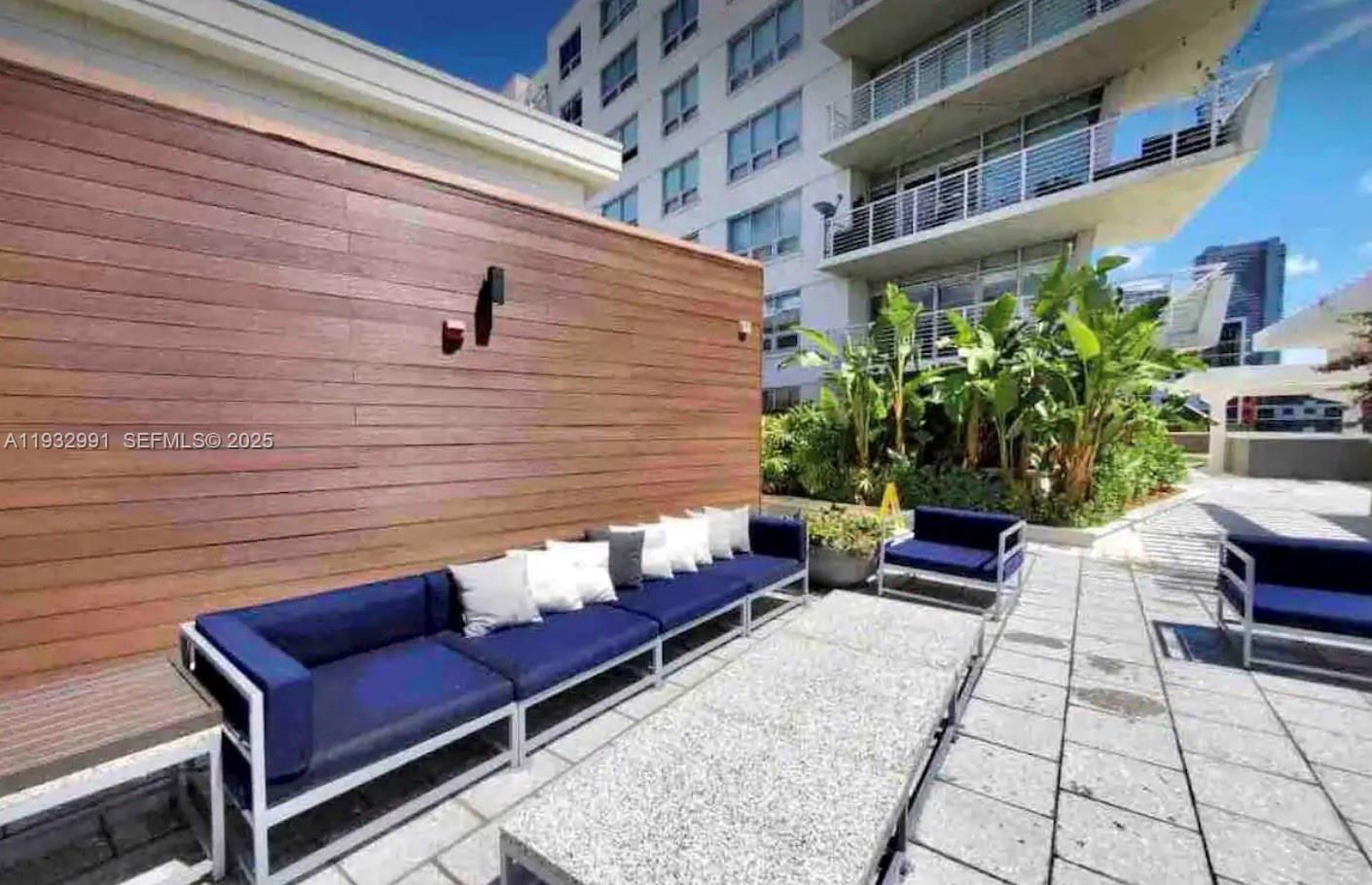 MIDBLOCK MIAMI CONDO - Residential Lease