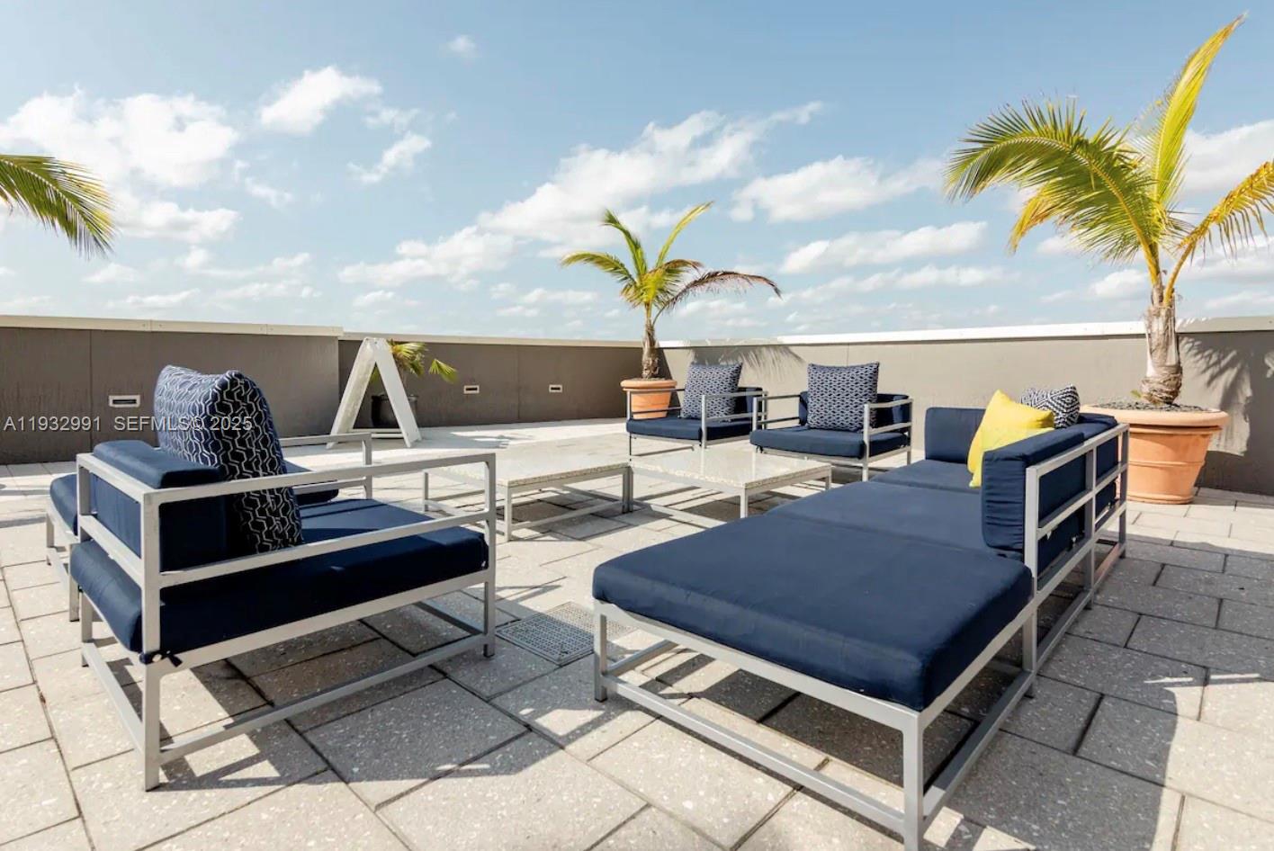 MIDBLOCK MIAMI CONDO - Residential Lease