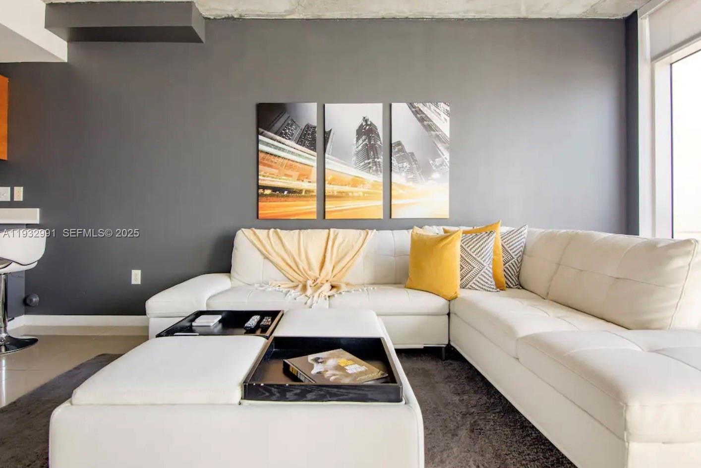 MIDBLOCK MIAMI CONDO - Residential Lease