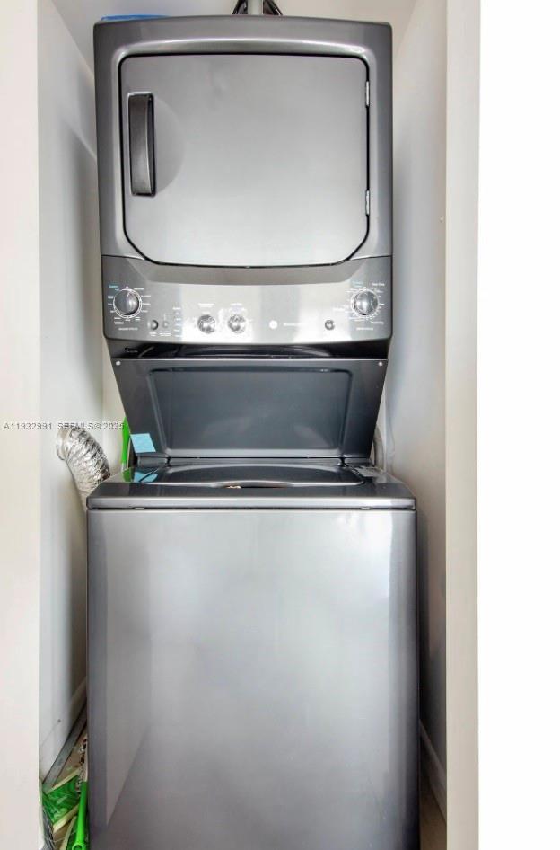 MIDBLOCK MIAMI CONDO - Residential Lease