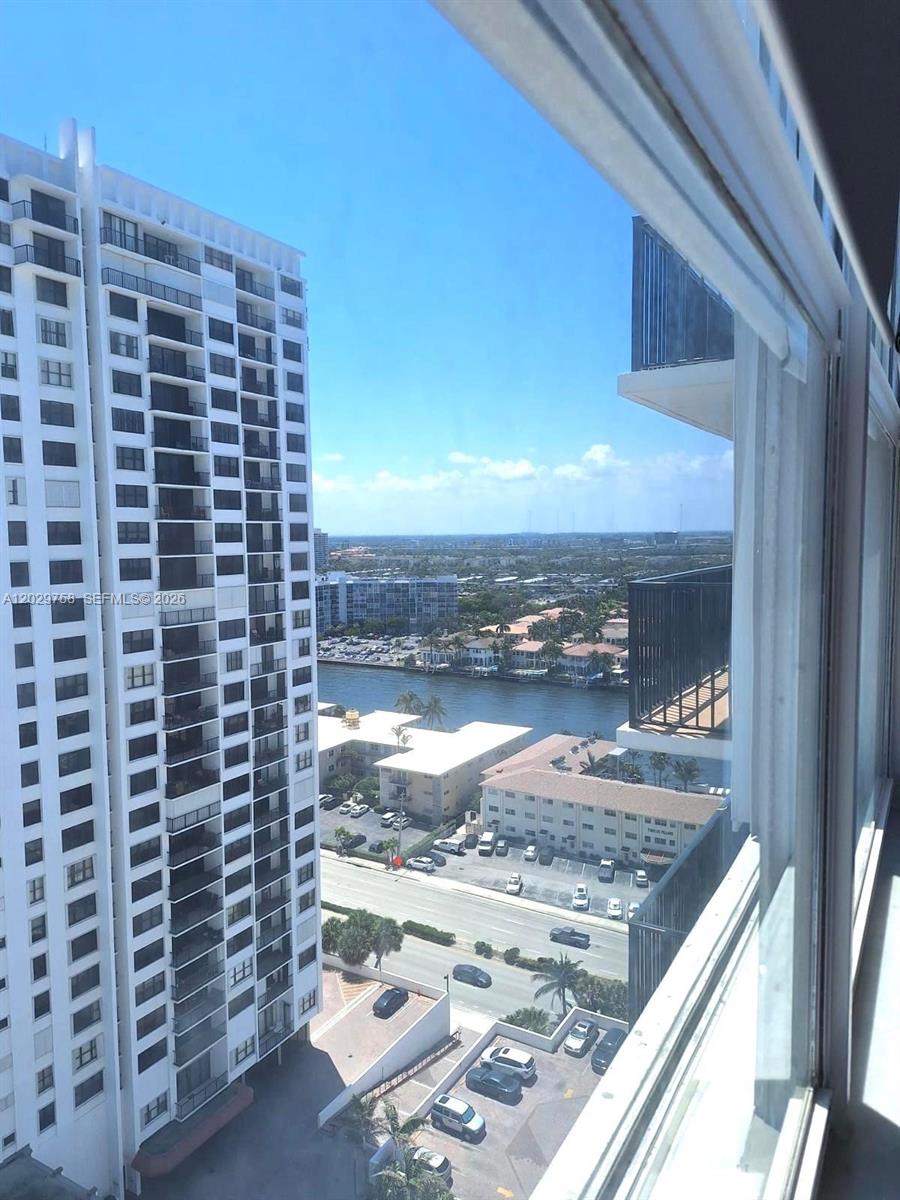 2201 S Ocean Dr 2001