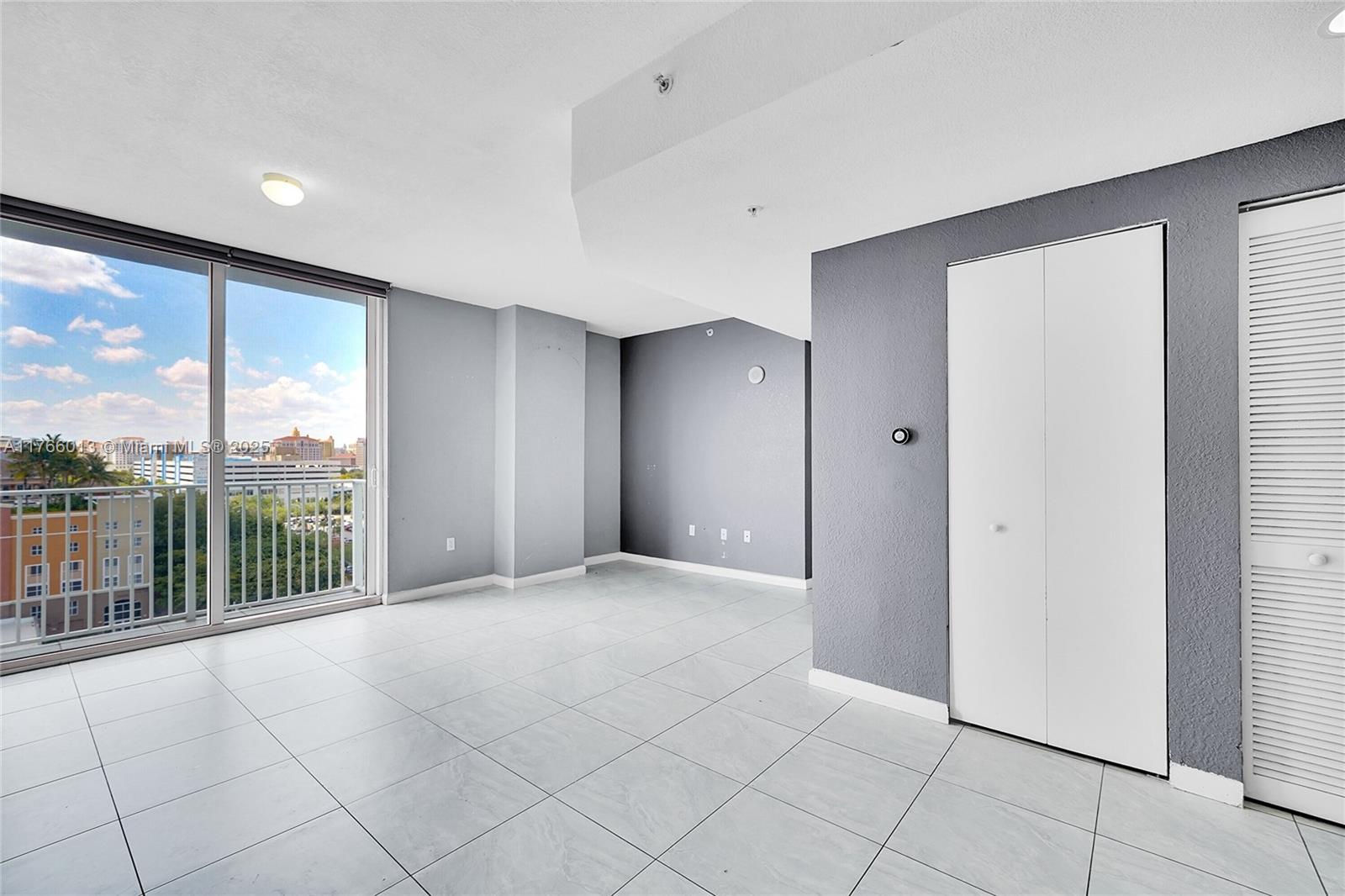 3180 Coral Way 907, Miami, Broward County, Florida - 1 Bedrooms  
1 Bathrooms - 