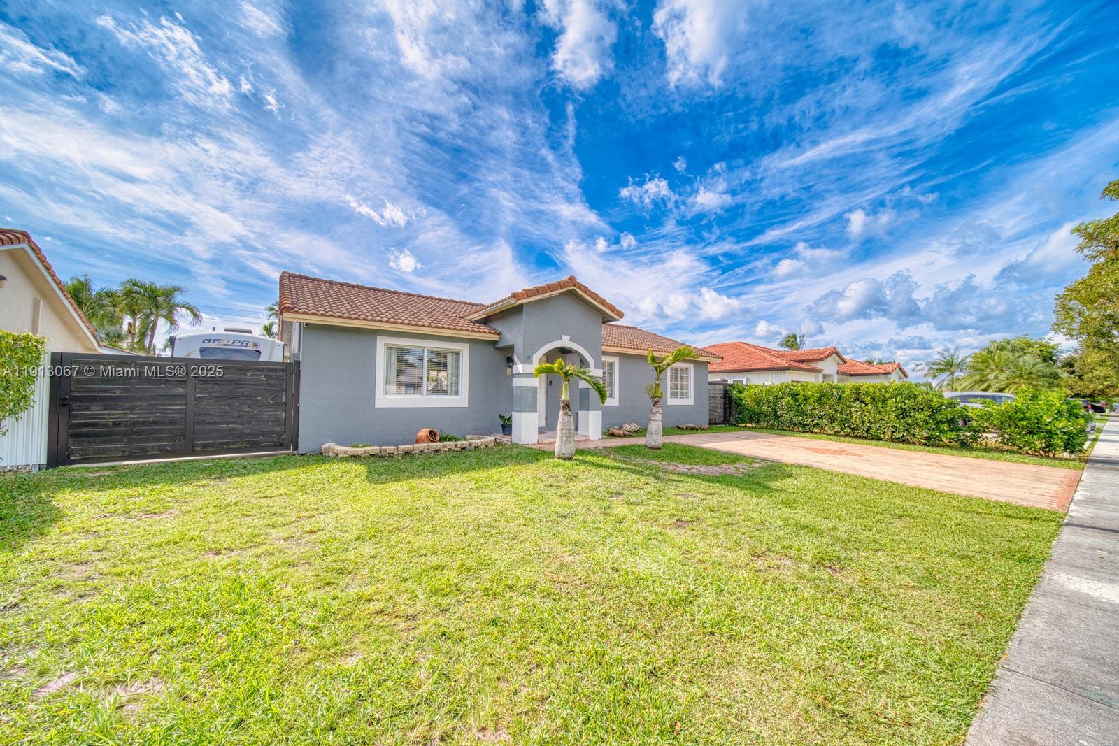 ESTATE HOMES - Residential