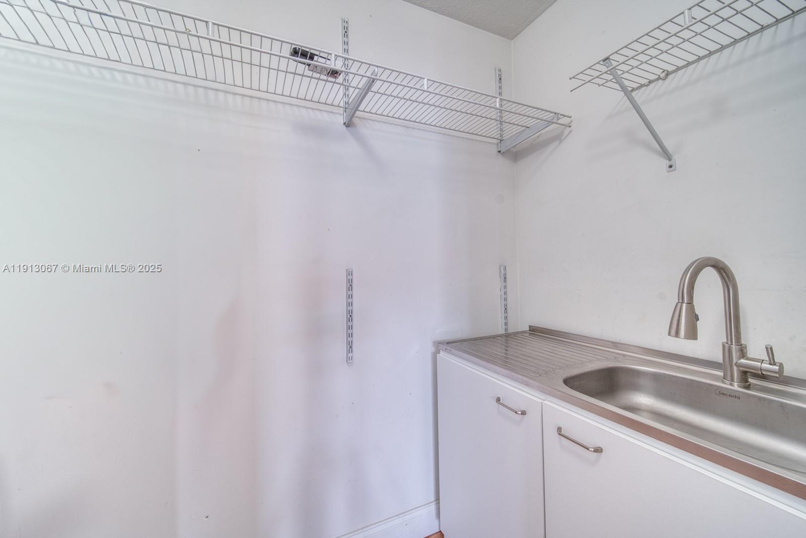 ESTATE HOMES - Residential