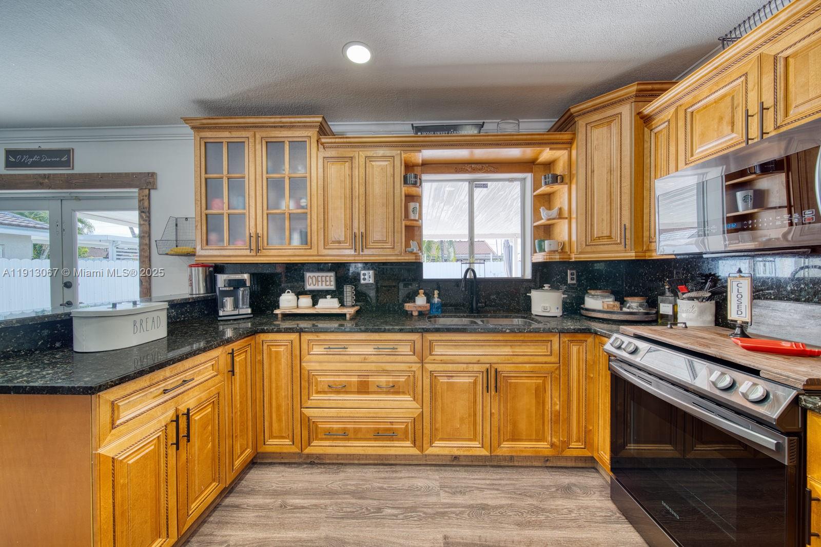 ESTATE HOMES - Residential