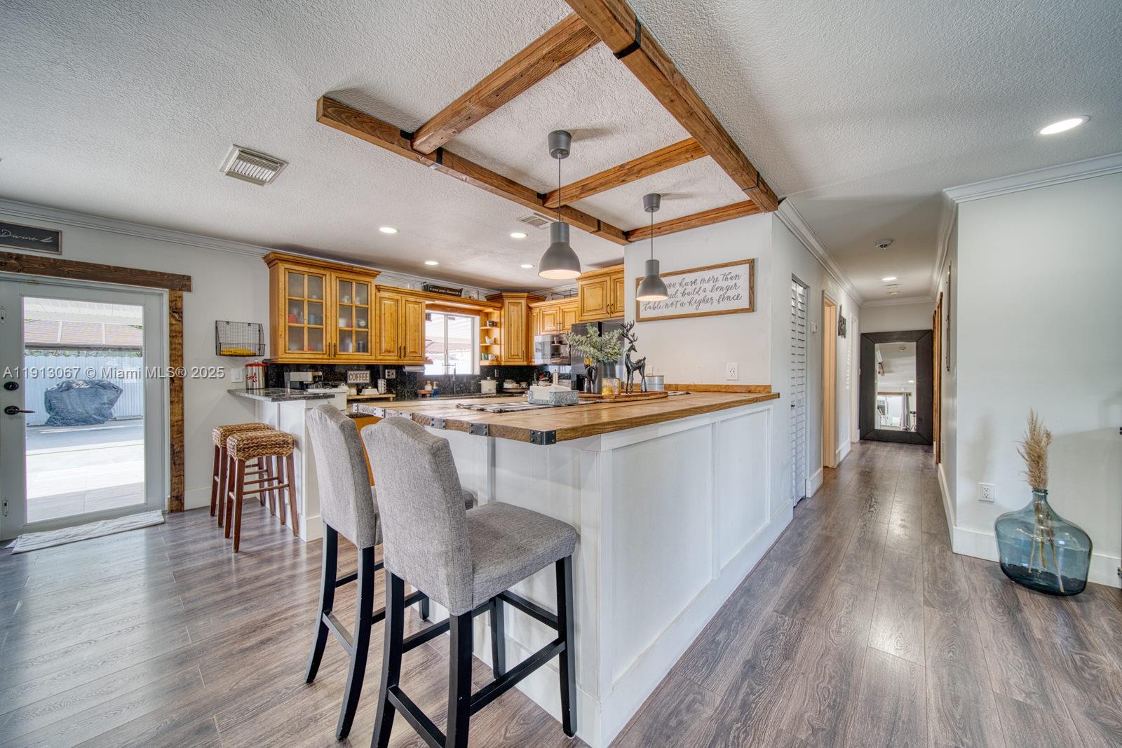 ESTATE HOMES - Residential