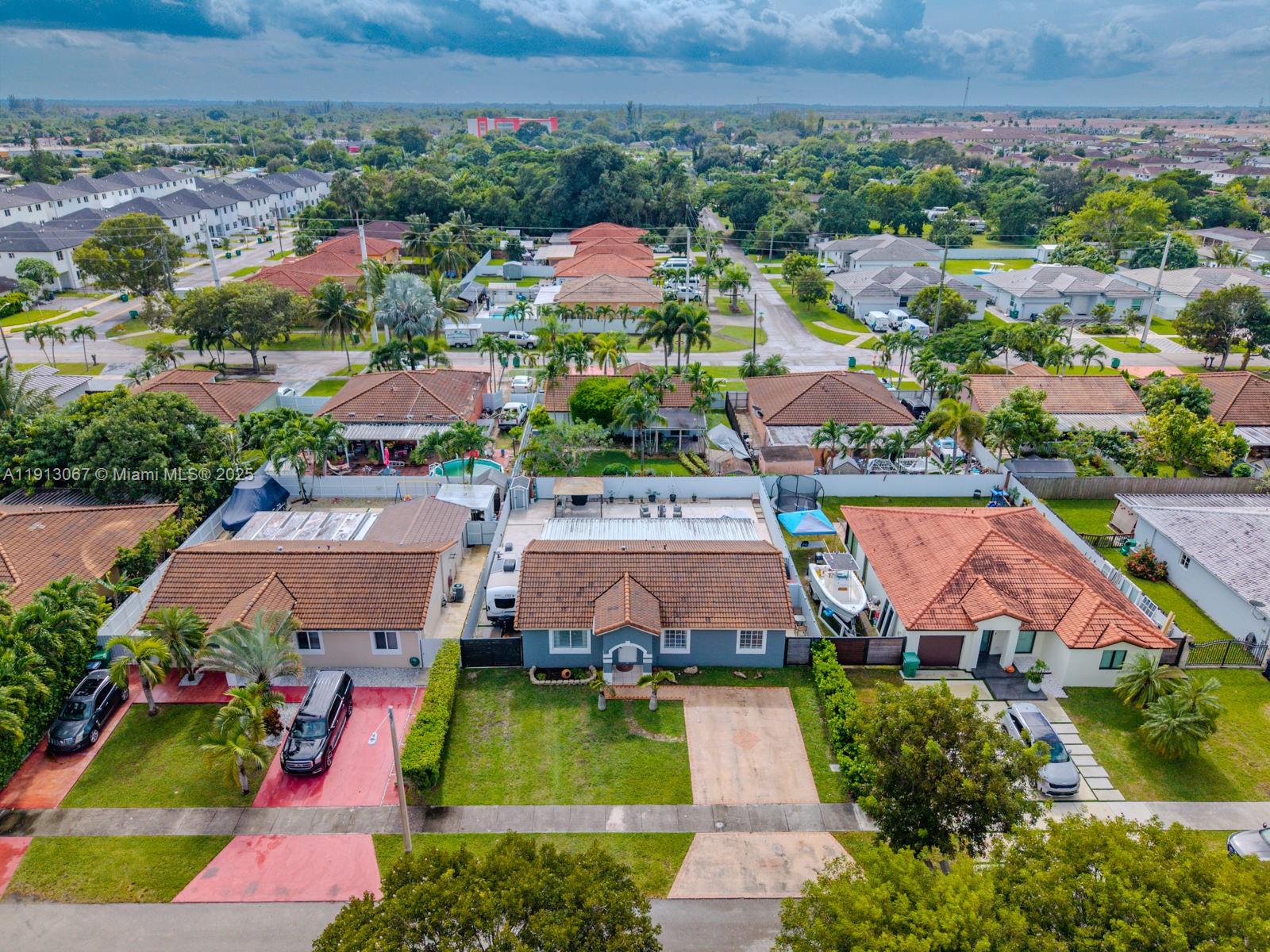 ESTATE HOMES - Residential