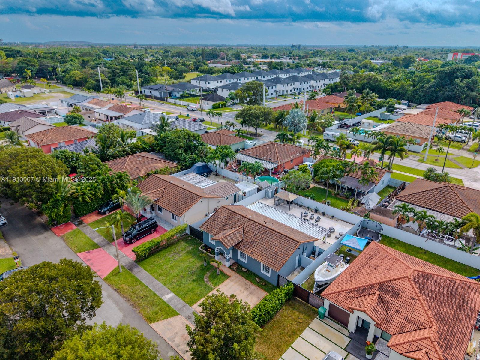 ESTATE HOMES - Residential