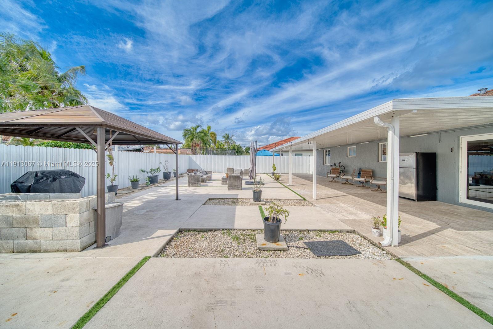 ESTATE HOMES - Residential