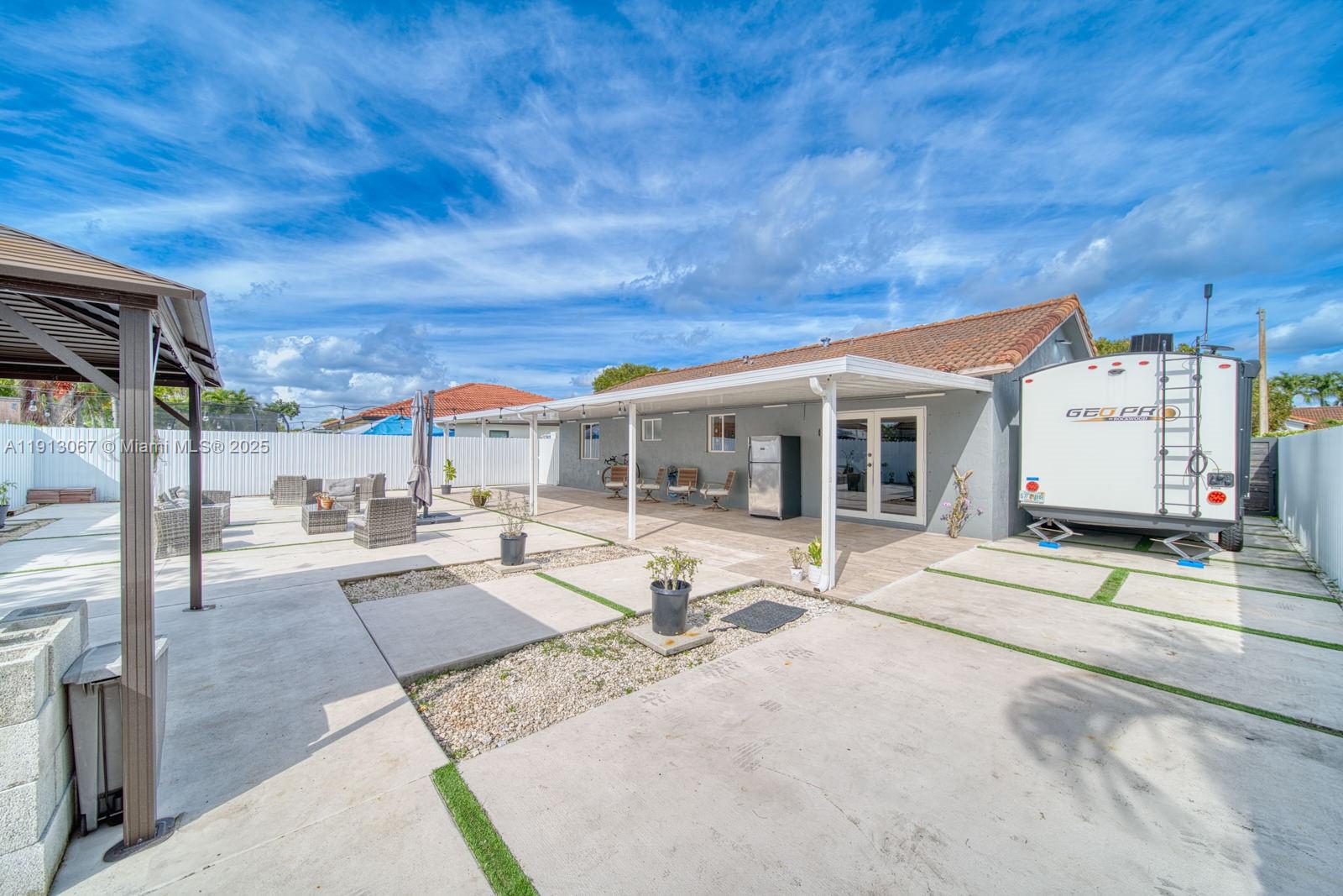 ESTATE HOMES - Residential