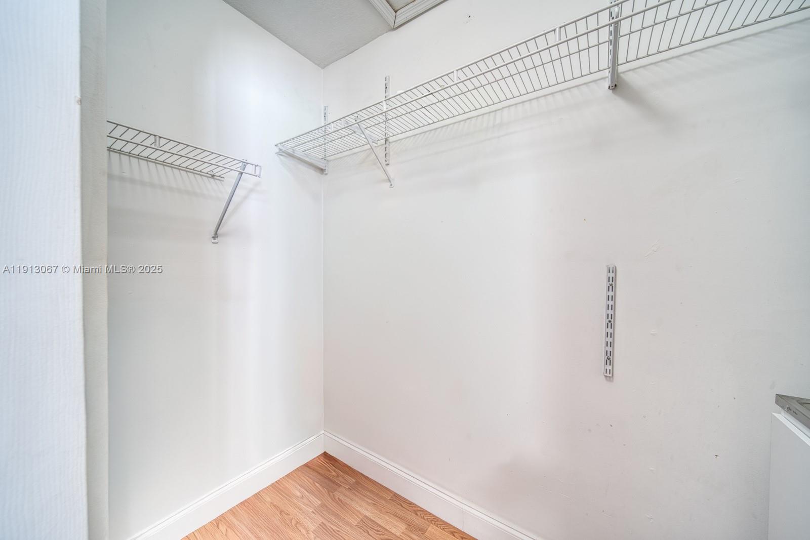 ESTATE HOMES - Residential