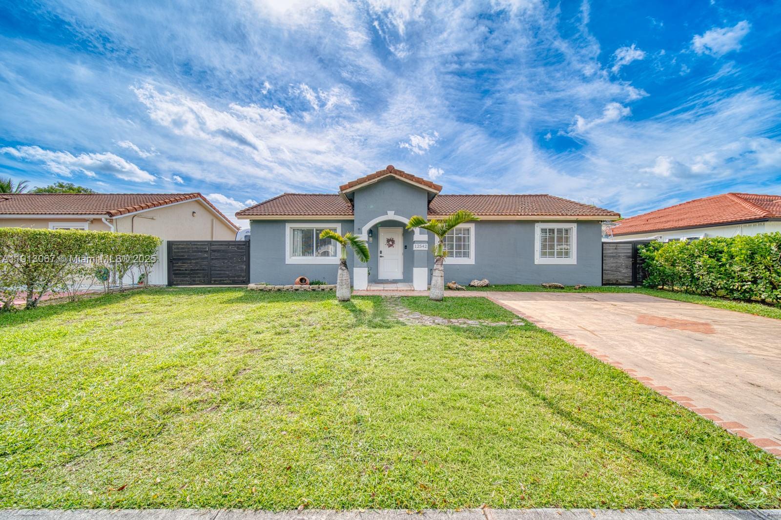 ESTATE HOMES - Residential