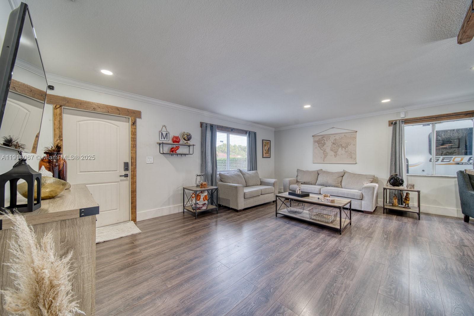 ESTATE HOMES - Residential